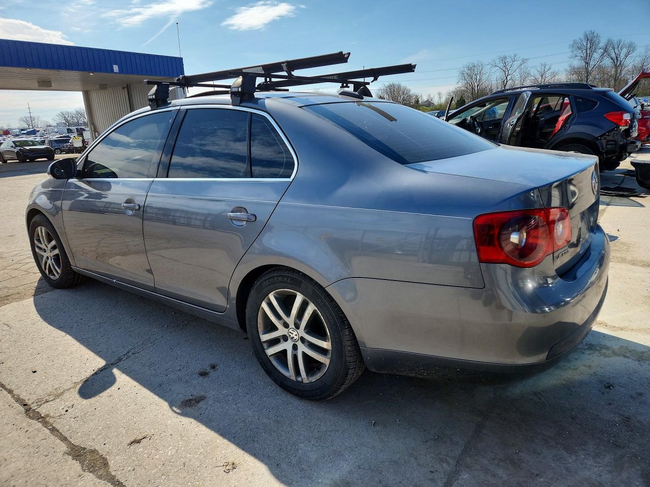 2006 Volkswagen Jetta VIN 3VWST71K26M766744 photo 2