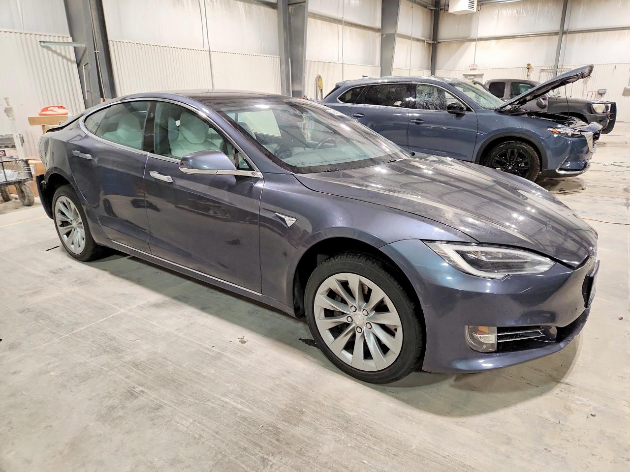 2017 Tesla Model s VIN 5YJSA1E2XHF190635 photo 4