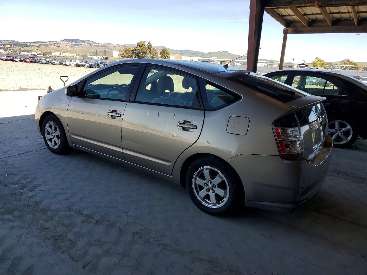 2005 Toyota Prius base VIN JTDKB20U853050720 photo 2