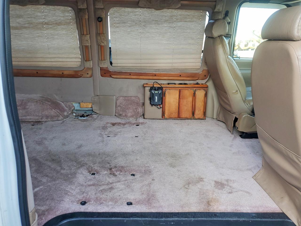 1999 Ford Econoline VIN 1FDRE14W1XHB18918 photo 11
