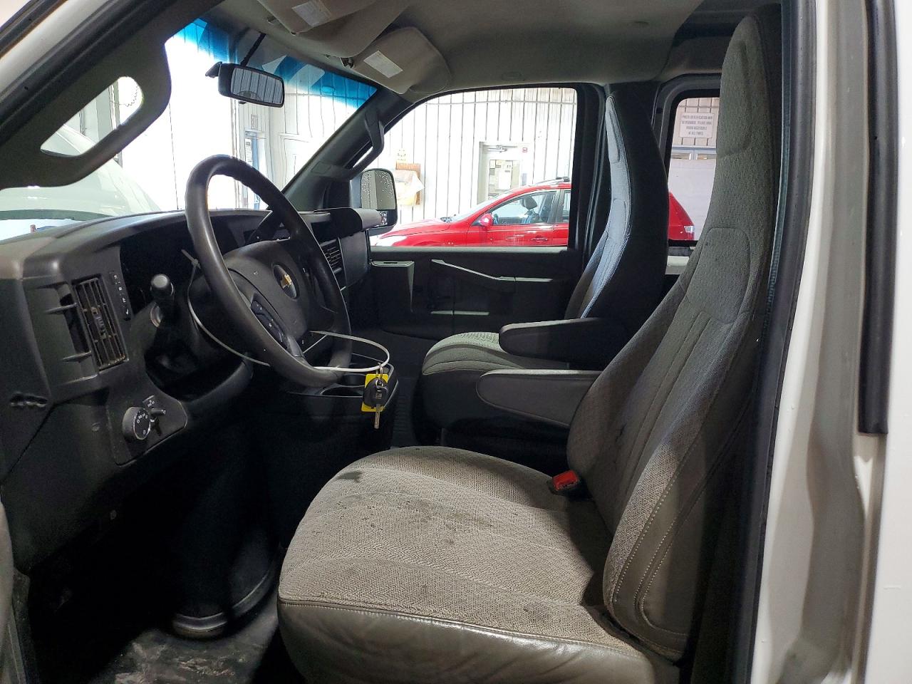 2018 Chevrolet Express VIN 1GCWGAFG1J1341404 photo 7
