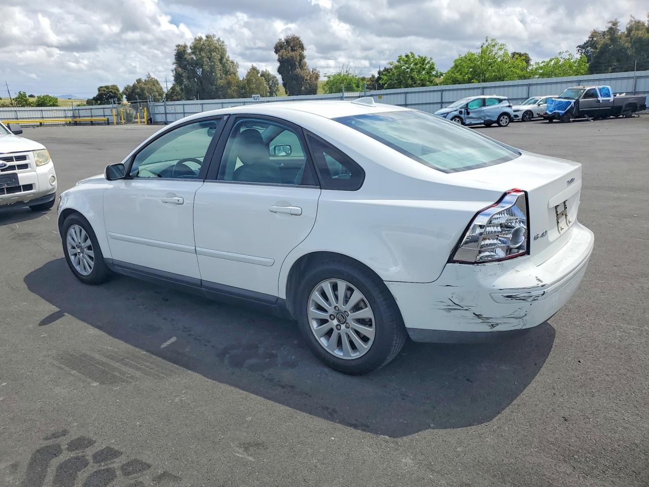 2005 Volvo S40 VIN YV1MS390452101810 photo 2