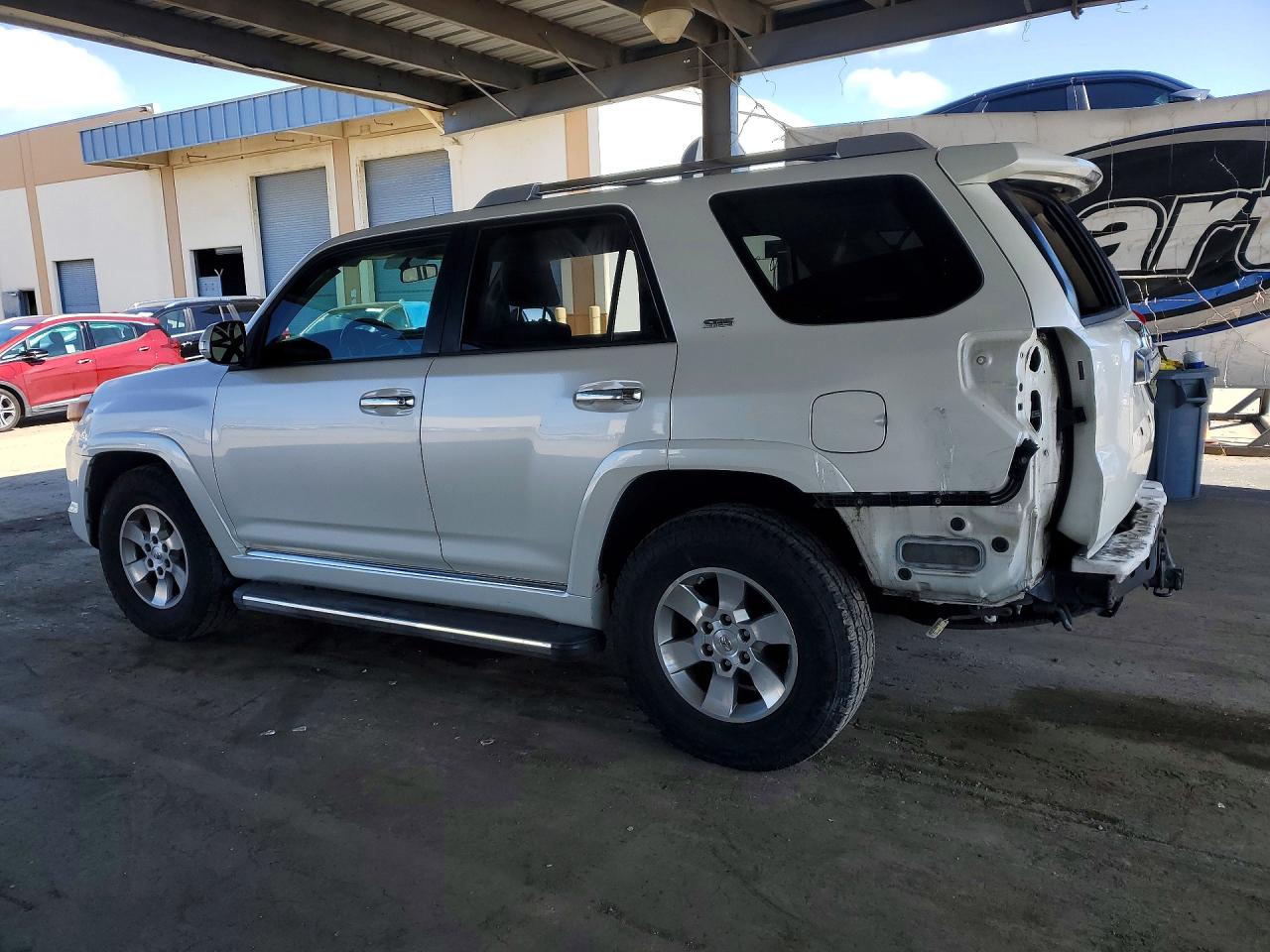 2010 Toyota 4runner VIN JTEZU5JR1A5004581 photo 2