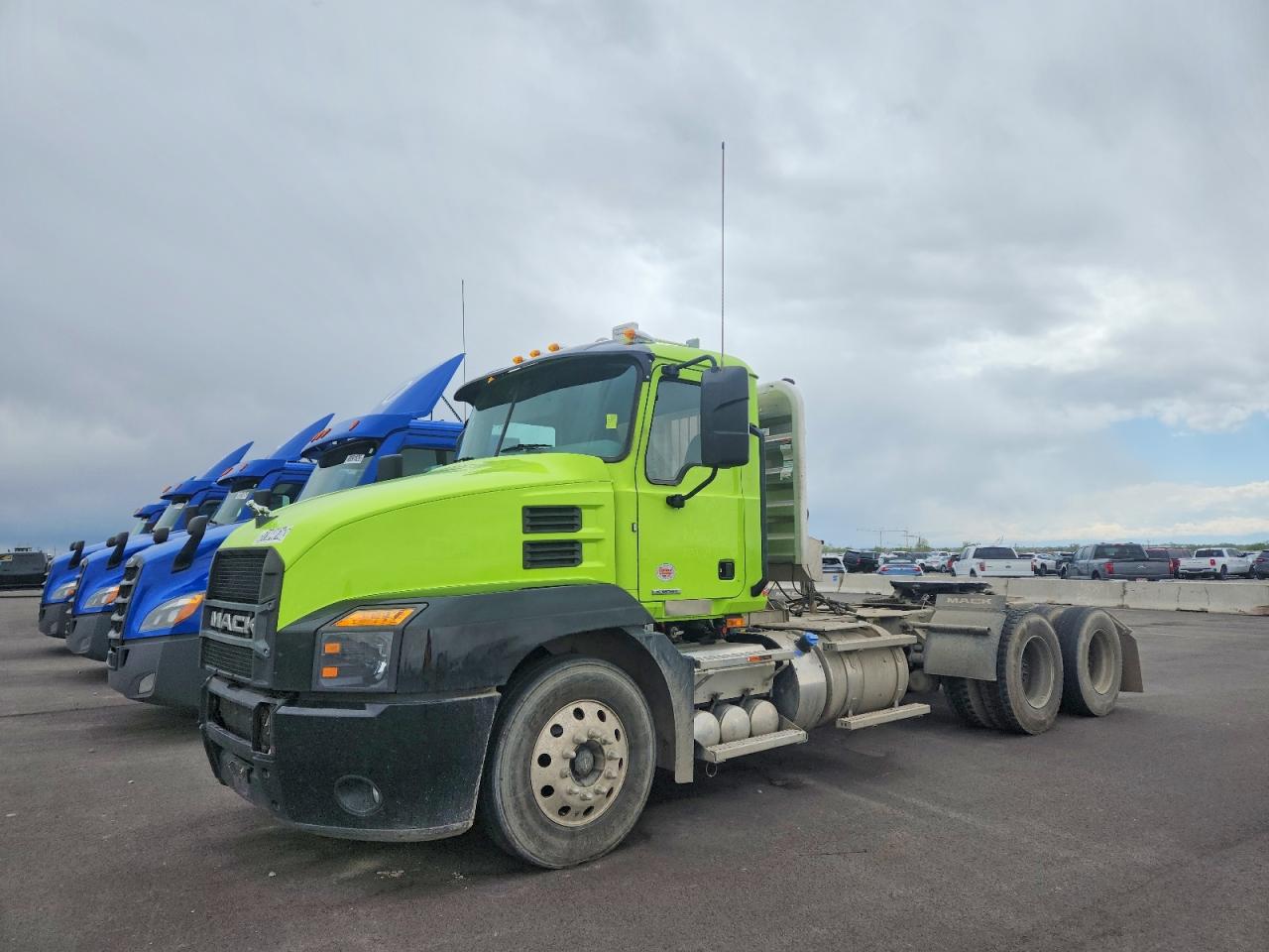 2025 MACK All other VIN 1M1AN4GY4SM048802 photo 2