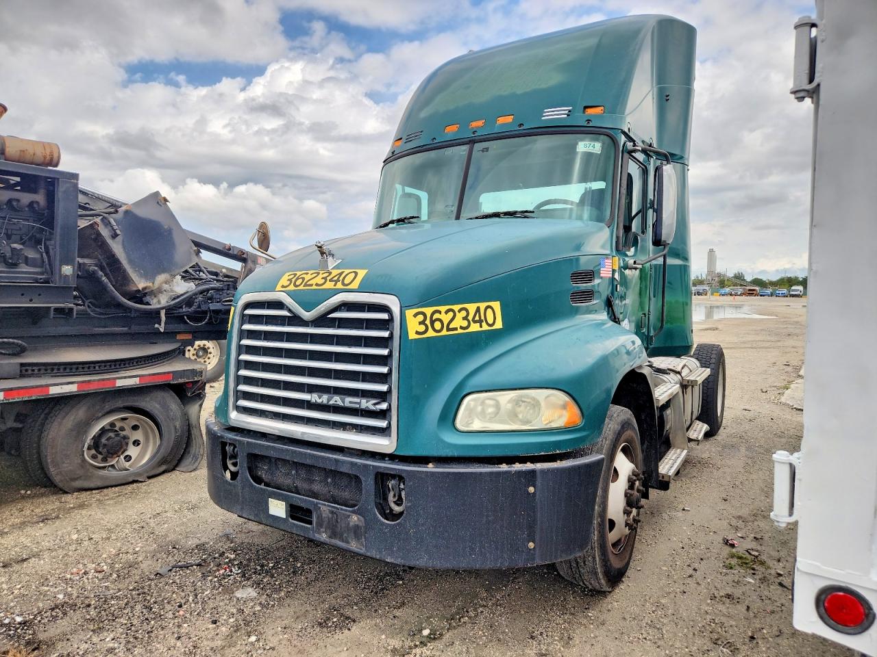 2017 MACK Cxu613 VIN 1M1AW01X3HM009648 photo 2