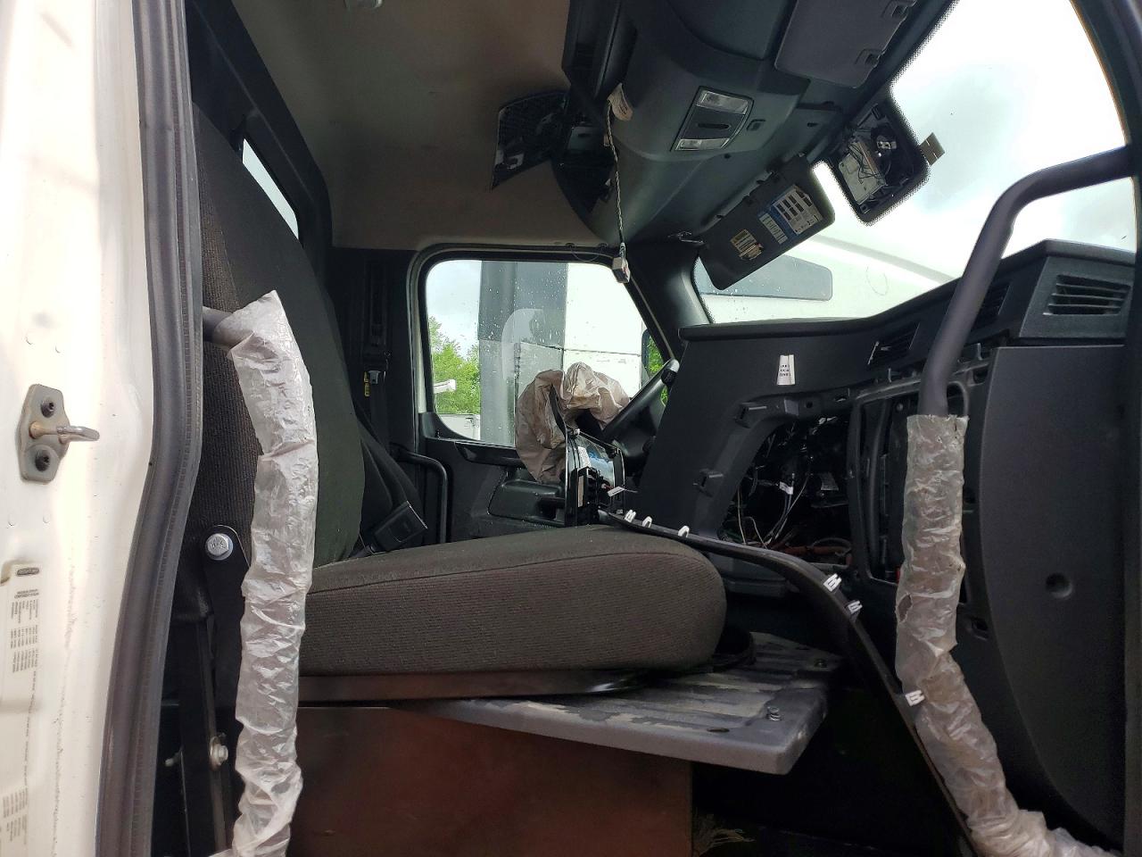 2023 FREIGHTLINER All other VIN 3AKJHLDV1PSNS4476 photo 5