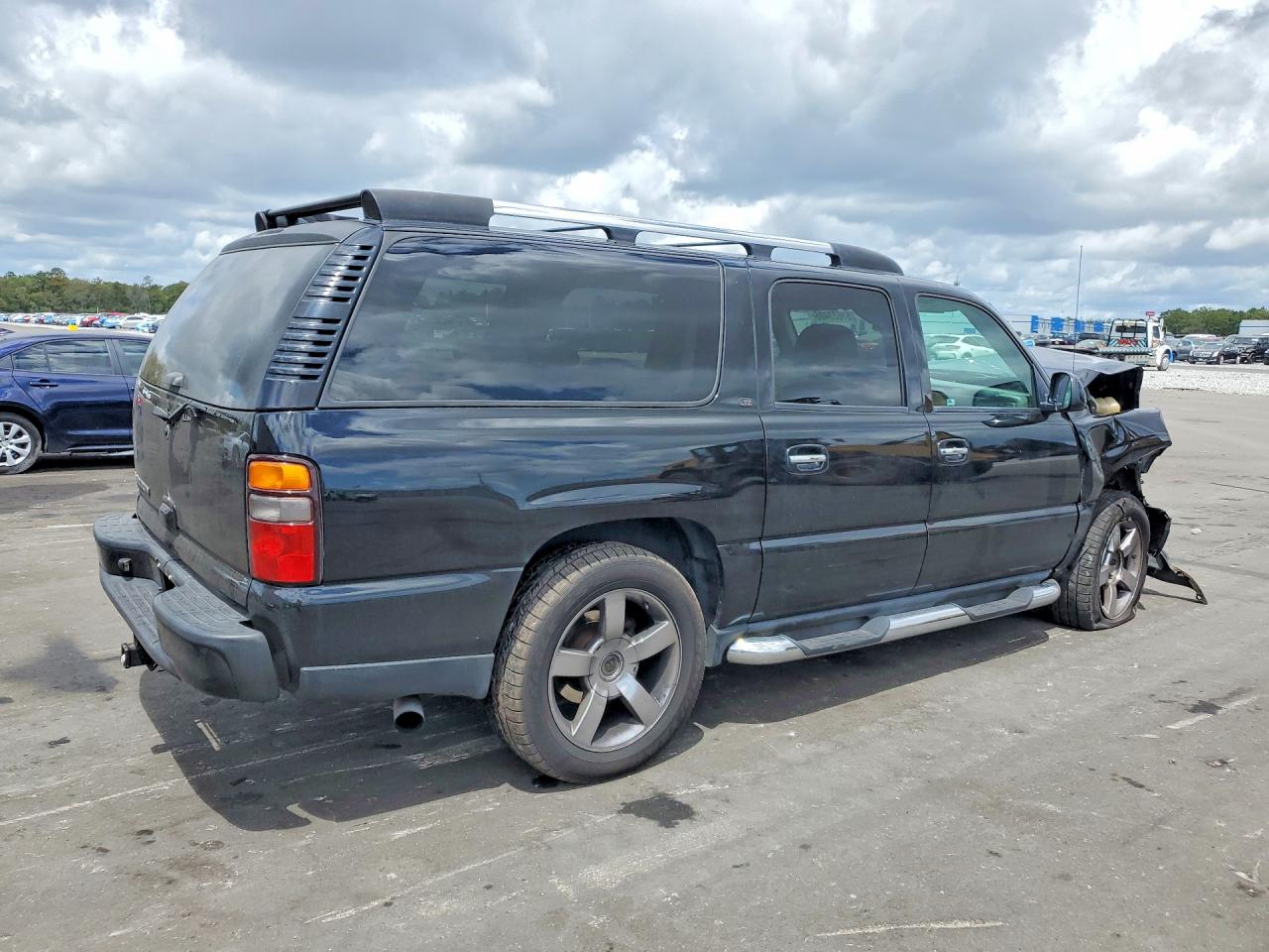 2006 CHEVROLET Suburban VIN 3GNFK16U06G130957 photo 3