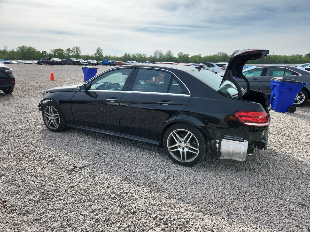 2016 Mercedes-Benz E-class VIN WDDHF6HB2GB176286 photo 2