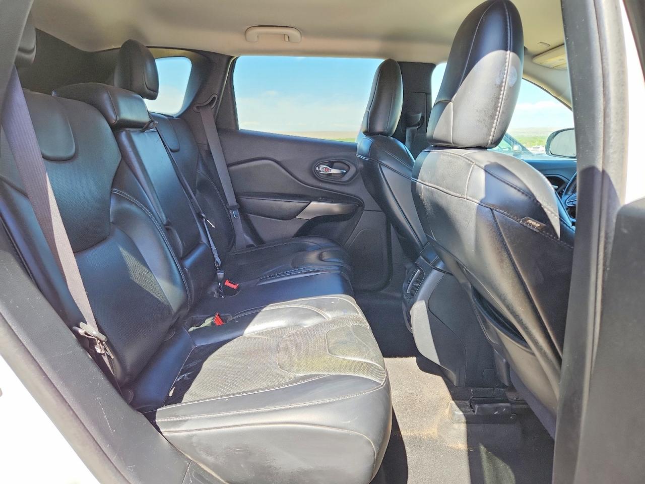 2020 Jeep Cherokee VIN 1C4PJLDB4LD538402 photo 11