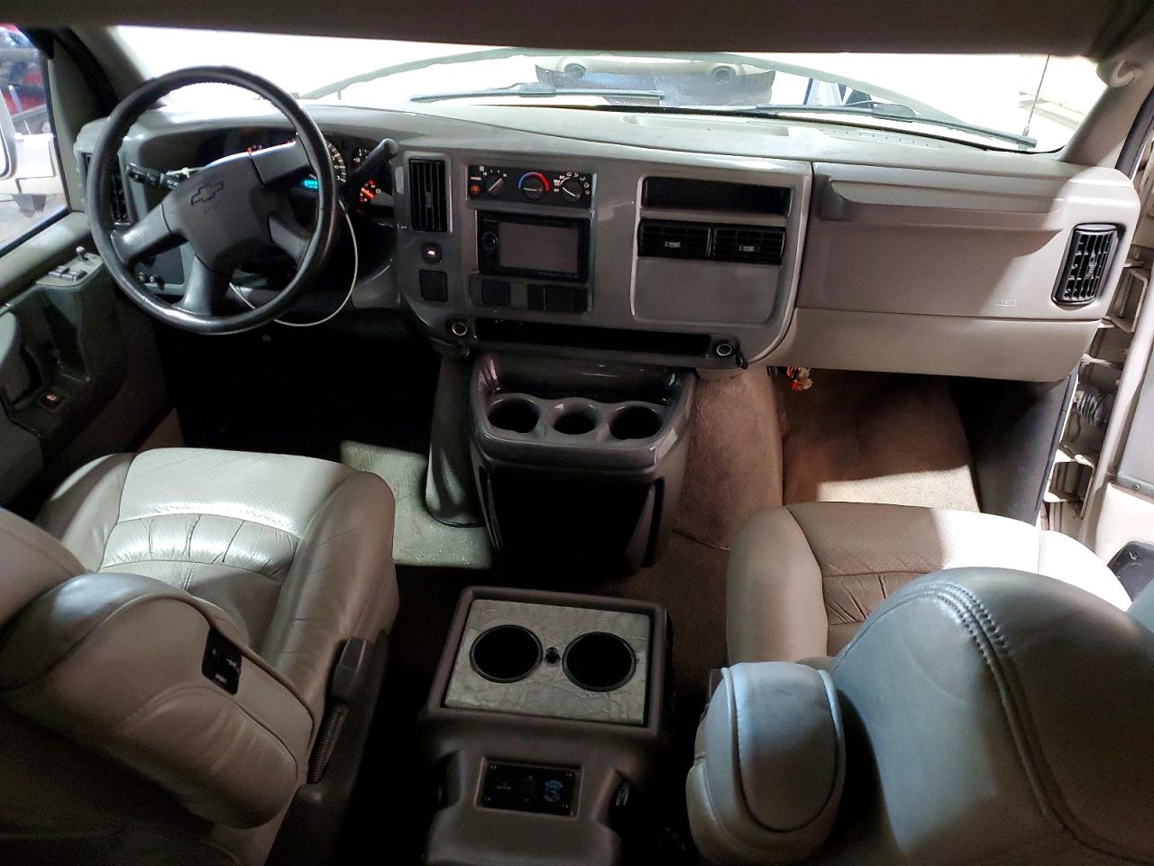 2007 Chevrolet Express VIN 1GBFG15T071113308 photo 8