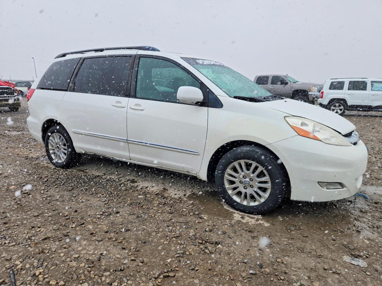 2007 Toyota Sienna VIN 5TDBK22C57S001089 photo 4