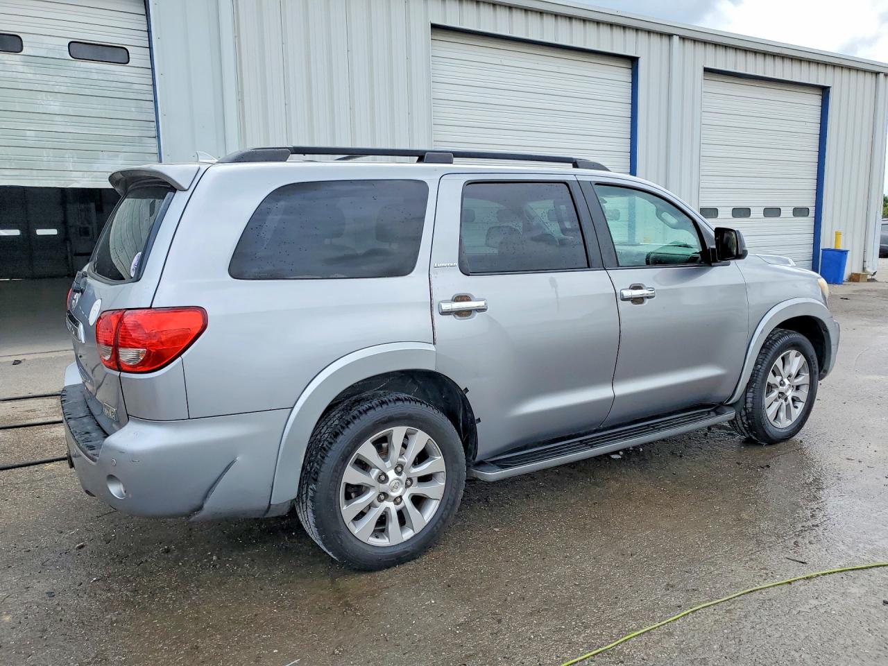 2013 Toyota Sequoia VIN 5TDKY5G19DS045552 photo 3