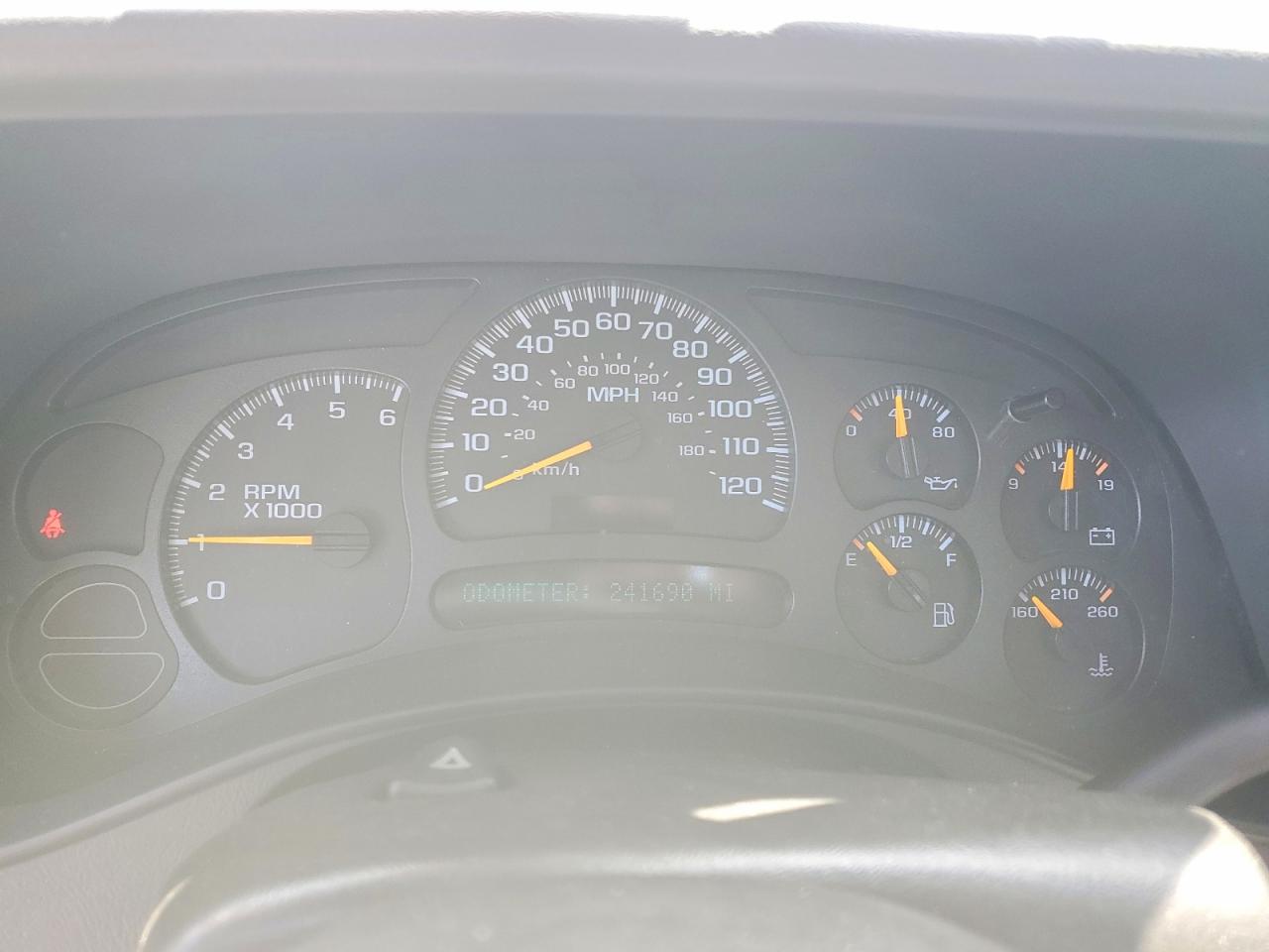 2005 GMC Yukon VIN 3GKFK16Z35G165600 photo 9