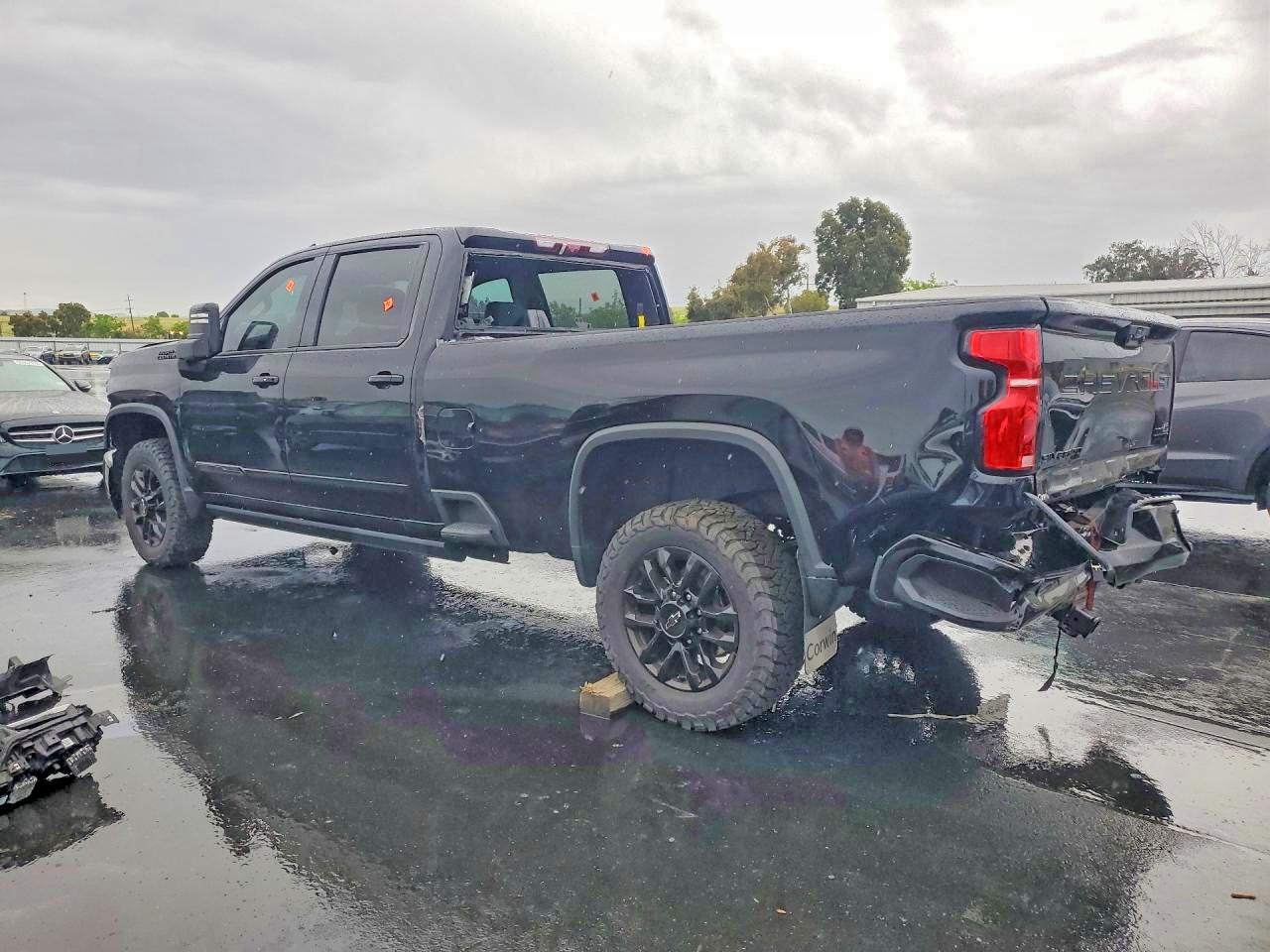 2025 Chevrolet Silverado VIN 1GC4KREY6SF239700 photo 2
