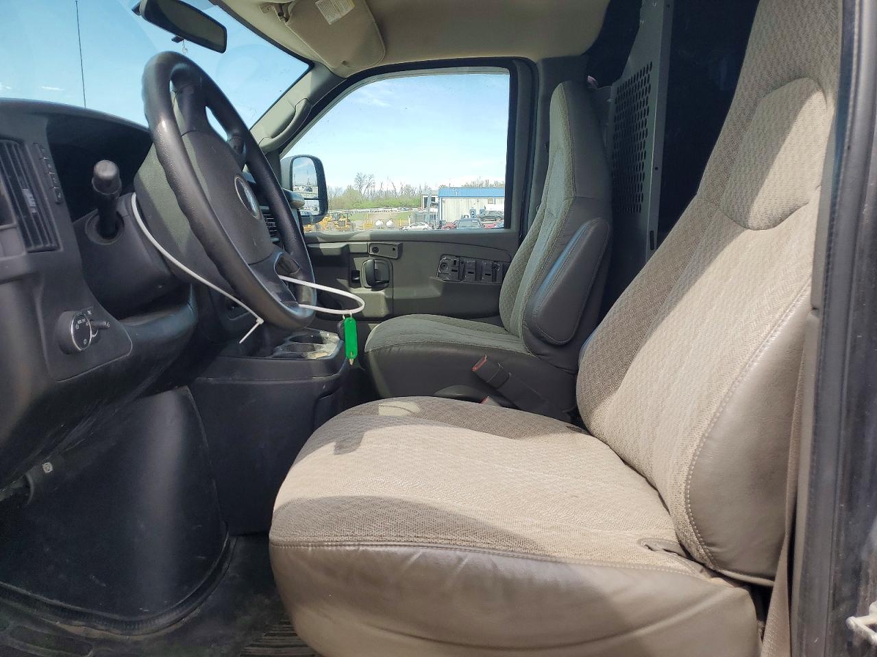 2008 CHEV Express VIN 1GCGG25C981135976 photo 7