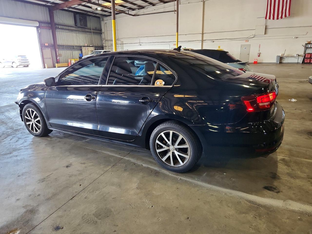 2018 Volkswagen Jetta VIN 3VWDB7AJXJM206160 photo 2