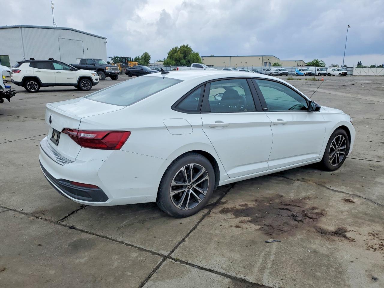 2023 Volkswagen Jetta VIN 3VWBM7BU6PM040335 photo 3