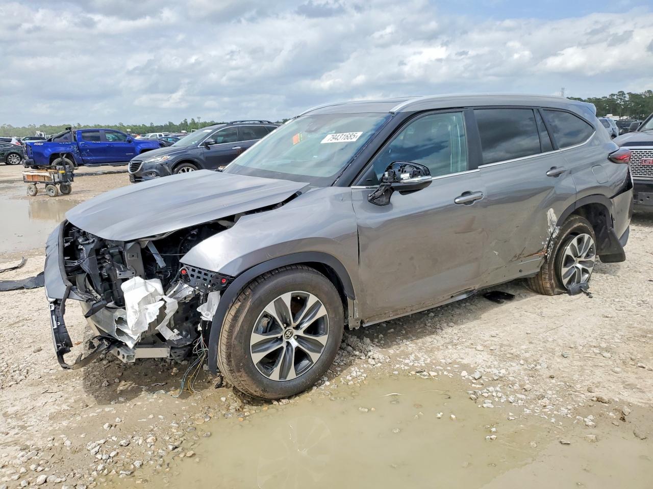 2026 Toyota Highlander VIN 5TDKDRBH6TS598522 photo 1