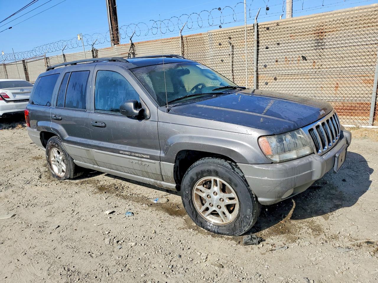 2000 Jeep Cherokee VIN 1J8GX48S02C277989 photo 4