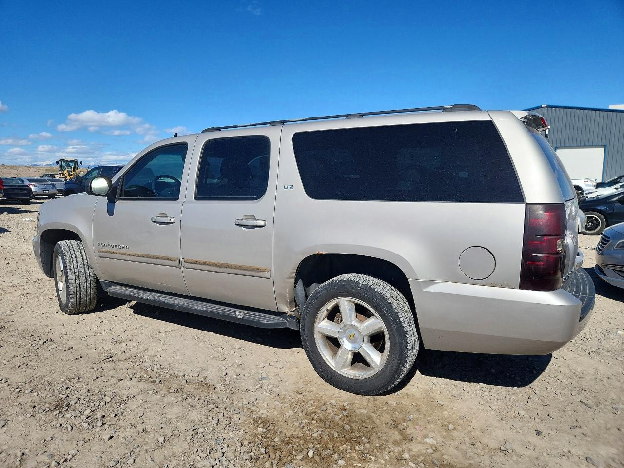2007 Chevrolet Suburban VIN 3GNFK16387G145571 photo 2