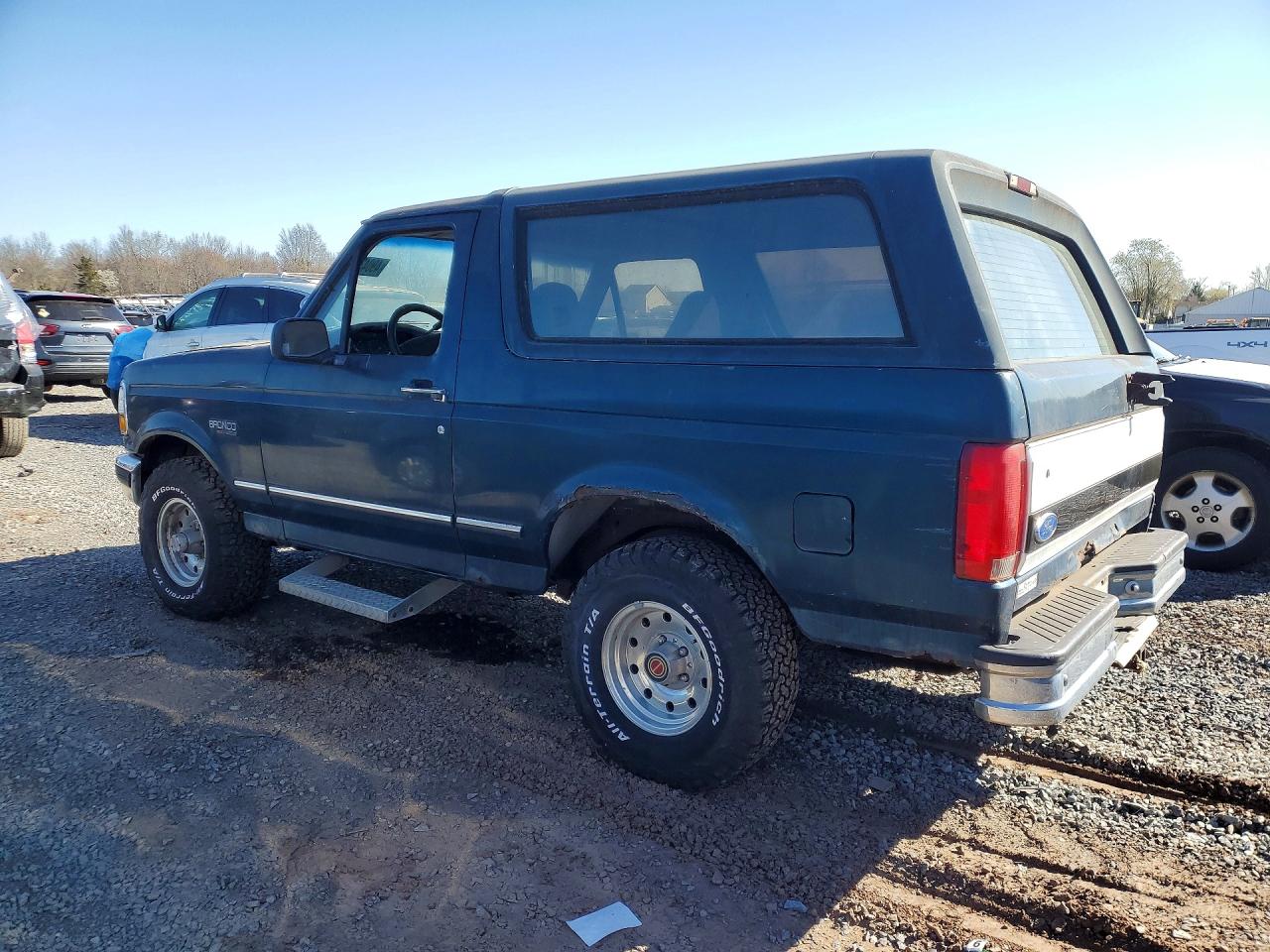 1994 Ford Bronco VIN 1FMEU15N4RLA41405 photo 2