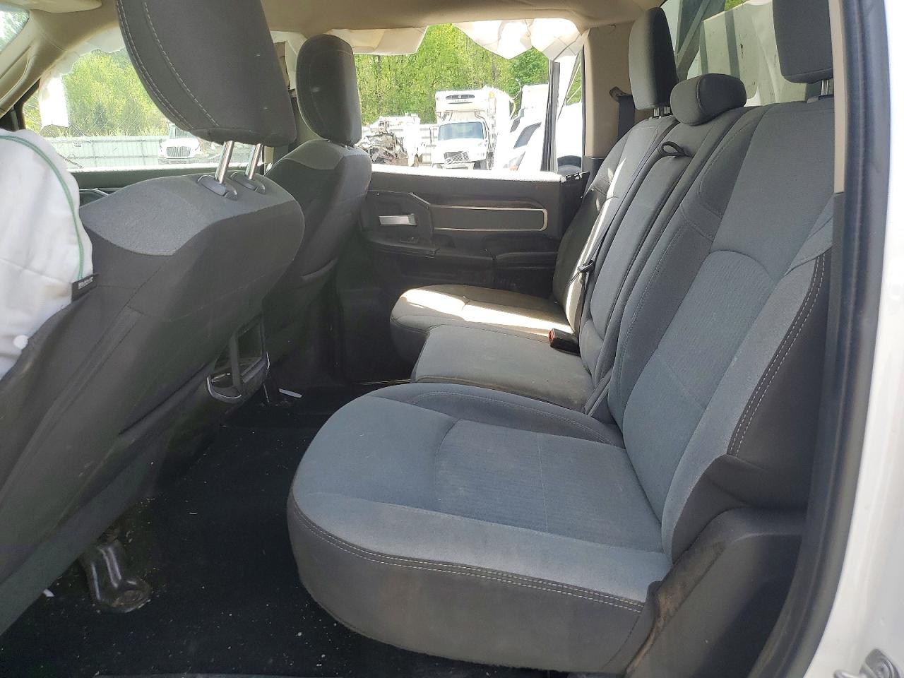 2019 Ram 2500 VIN 3C6UR5JL3KG718712 photo 10