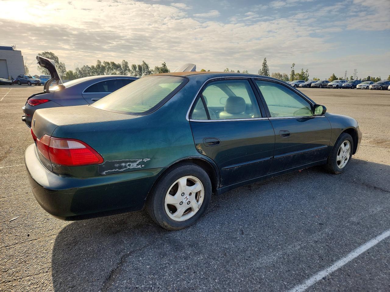 1998 HONDA Accord VIN 1HGCG667XWA265416 photo 3