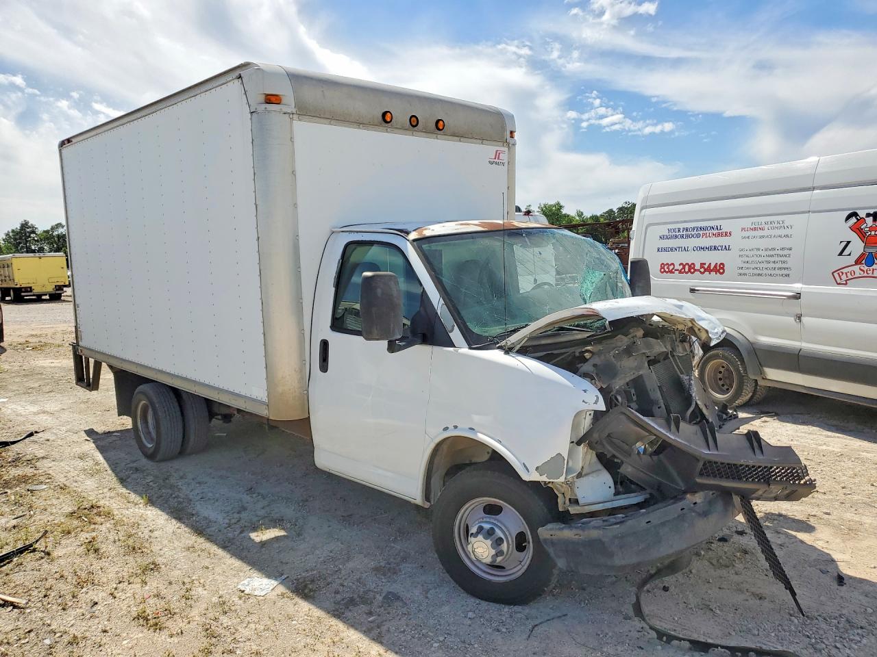 2009 Chevrolet Express VIN 1GBJG31K491128738 photo 4