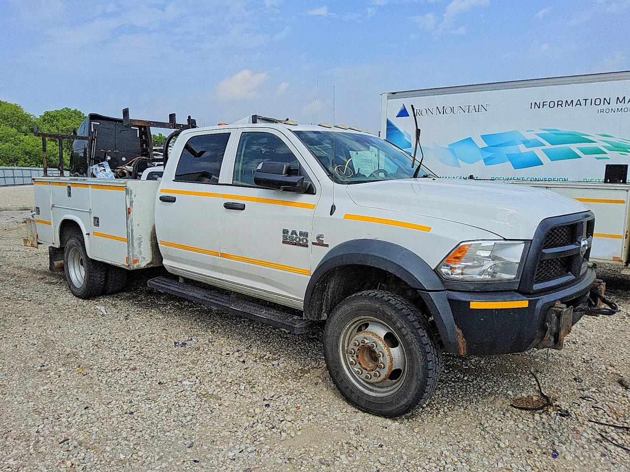 2017 Ram 5500 VIN 3C7WRNEL9HG676893 photo 4