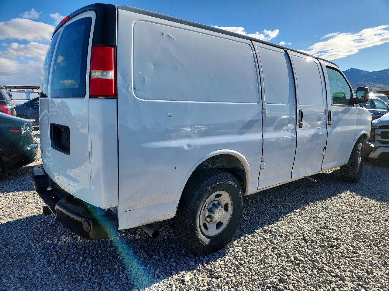 2007 CHEV Express VIN 1GCGG25V171108805 photo 3