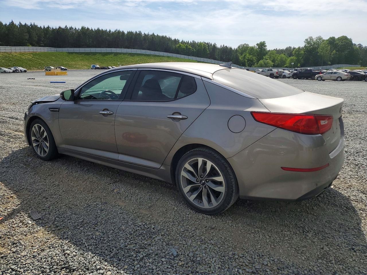 2015 Kia Optima VIN 5XXGR4A70FG366751 photo 2