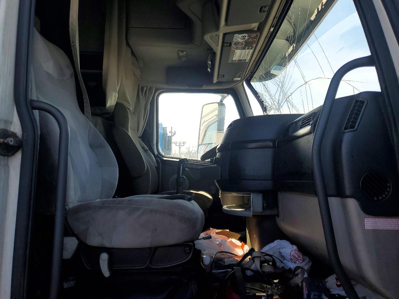 2006 VOLVO Vn VIN 4V4NC9GH56N420088 photo 5