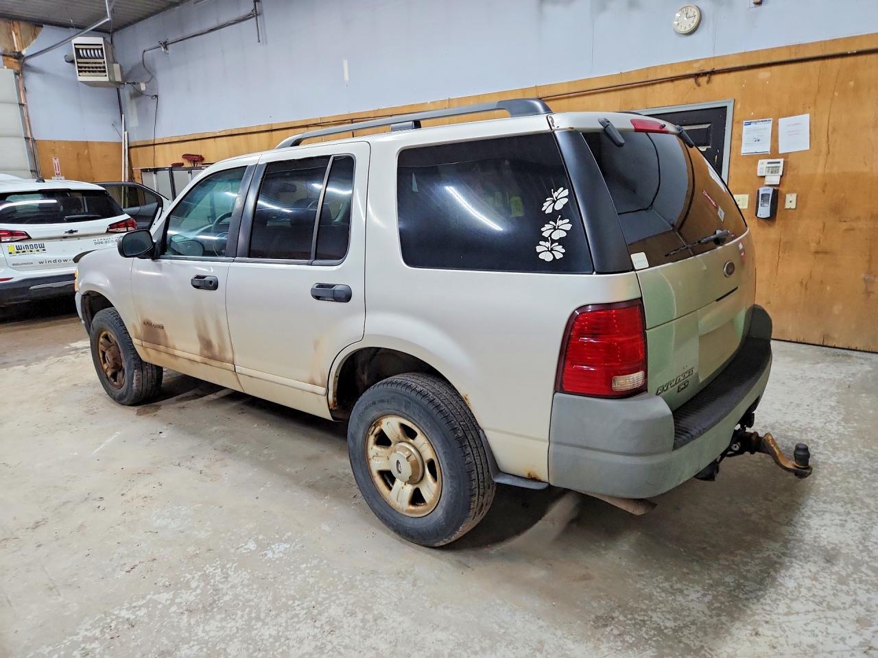 2002 Ford Explorer VIN 1FMZU72K82UD10648 photo 2