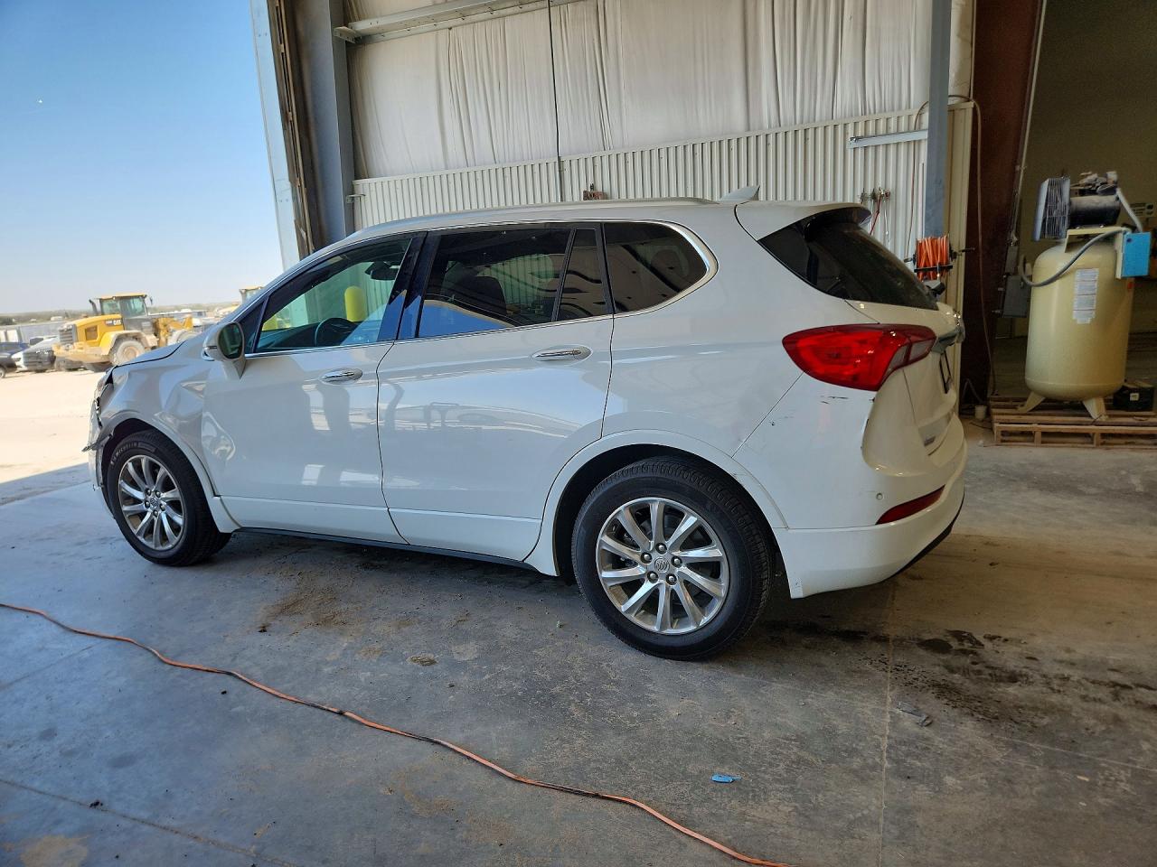 2019 Buick Envision VIN LRBFXCSA8KD004238 photo 2