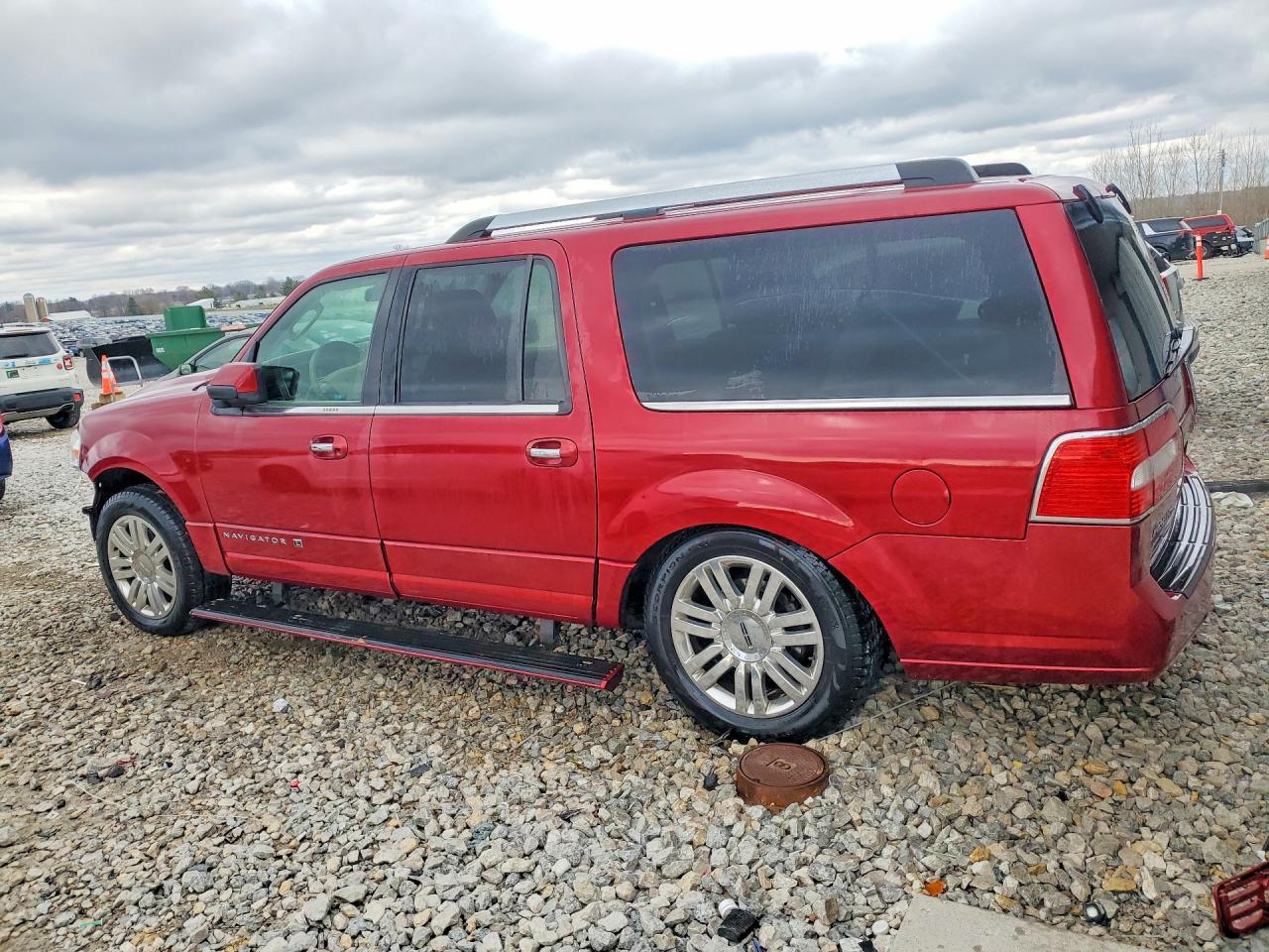 2013 Lincoln Navigator VIN 5LMJJ3J56DEL07851 photo 2