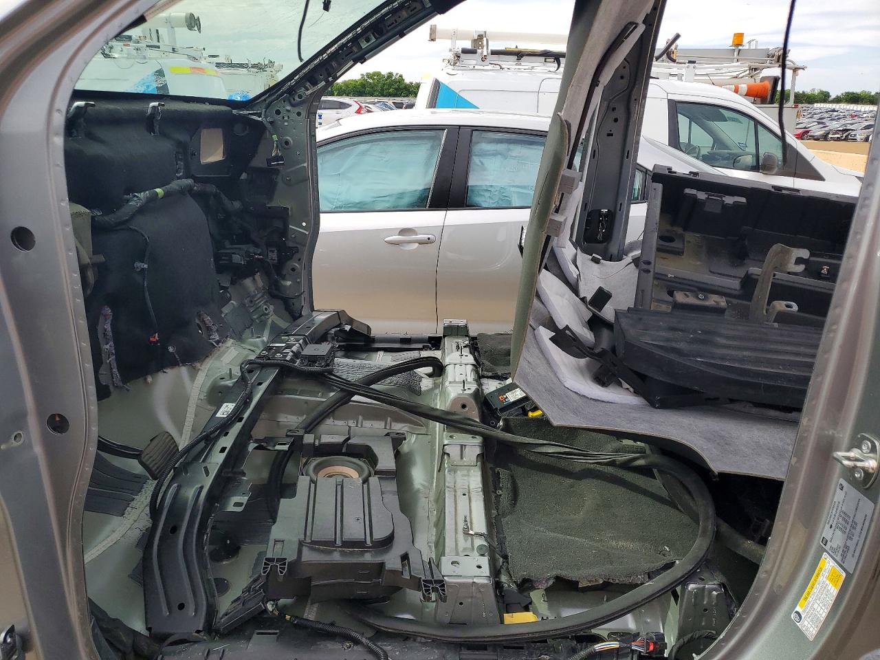 2025 GMC Yukon VIN 1GKS2JRL2SR232186 photo 7