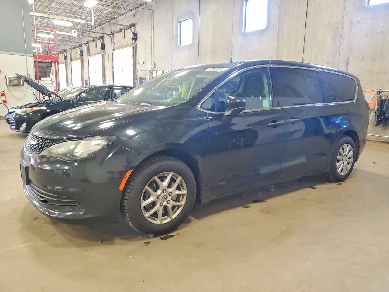 2020 Chrysler Minivan VIN 2C4RC1AG8LR105377 photo 1