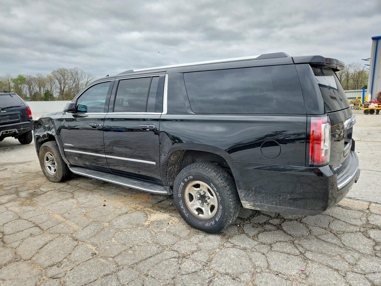 2017 GMC Yukon VIN 1GKS2HKJXHR373422 photo 2