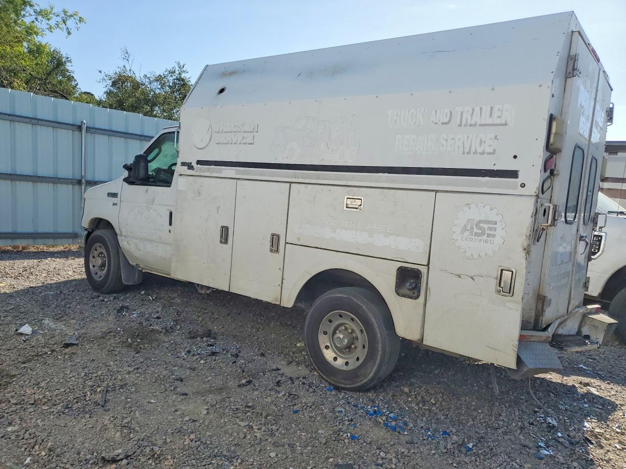 2010 Ford Econoline VIN 1FDSE3FL6ADA49285 photo 2