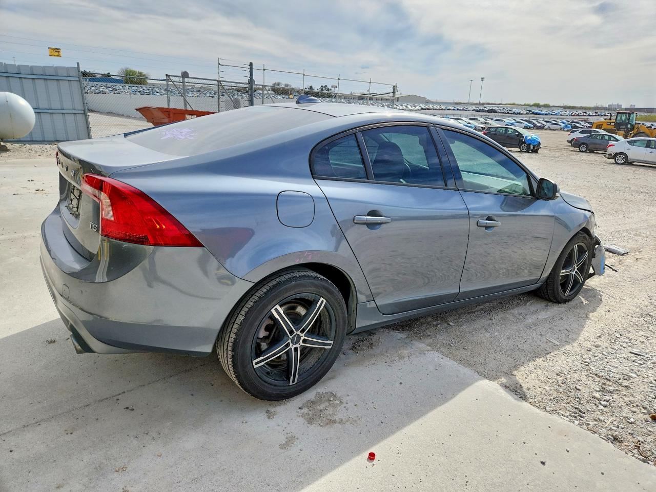 2017 Volvo S60 VIN YV126MFL8H2432247 photo 3