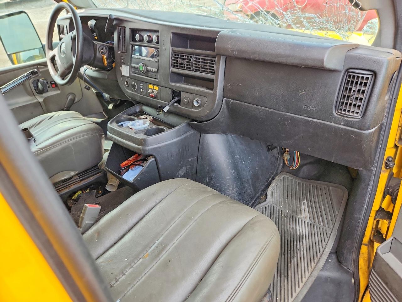 2017 GMC Savana VIN 7GZ67VCGXHN003923 photo 8