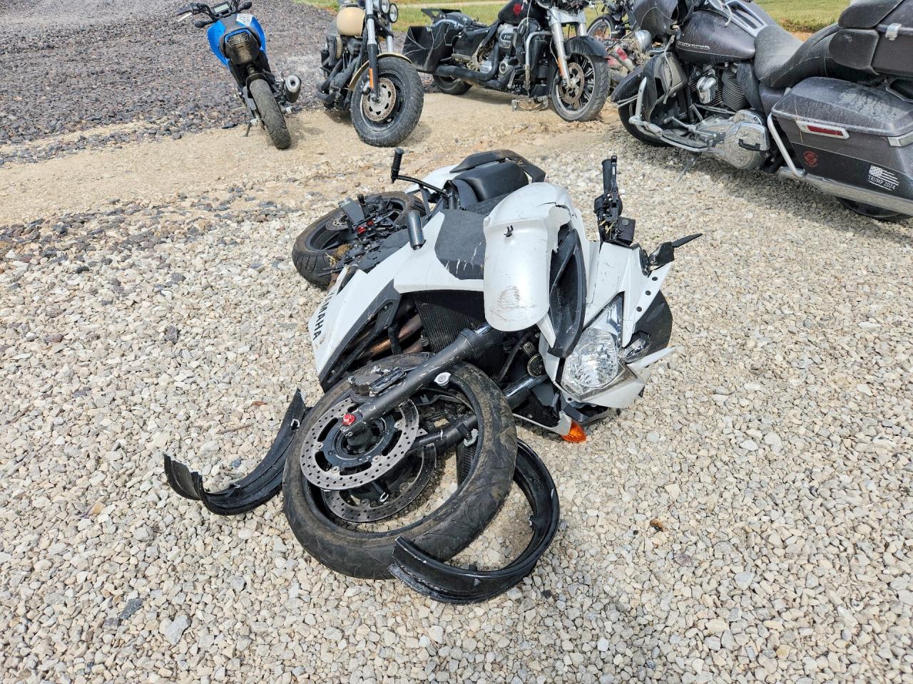 2009 YAMA FZ6R VIN JYARJ18EX9A004747 photo 2