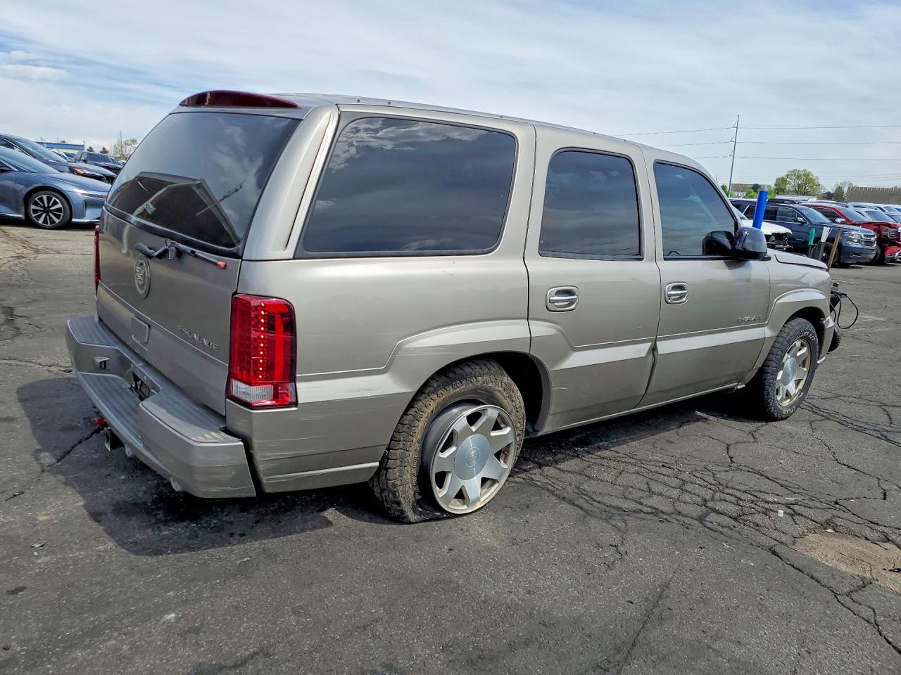 2002 Cadillac Escalade VIN 1GYEK63N32R308752 photo 3