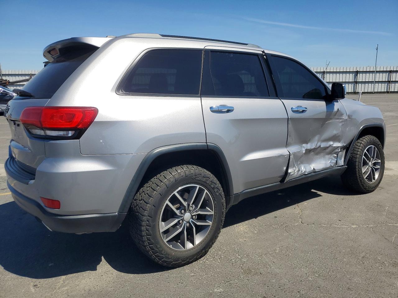 2017 Jeep Grand cher VIN 1C4RJEBG9HC717258 photo 3