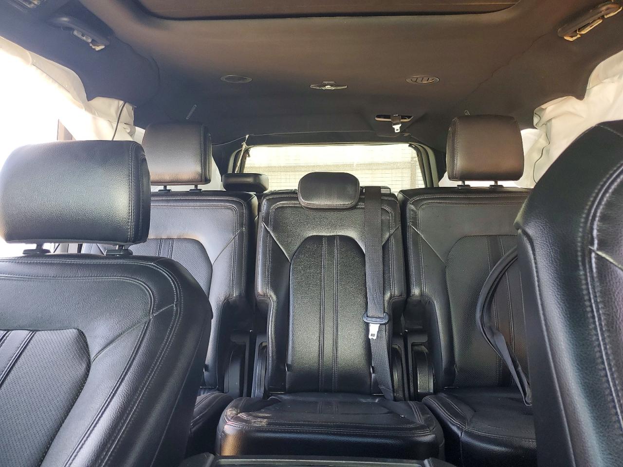 2020 Ford Expedition VIN 1FMJK2AT0LEA03552 photo 10