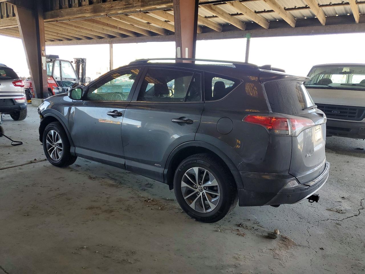 2017 Toyota Rav4 VIN JTMRJREV9HD108778 photo 2