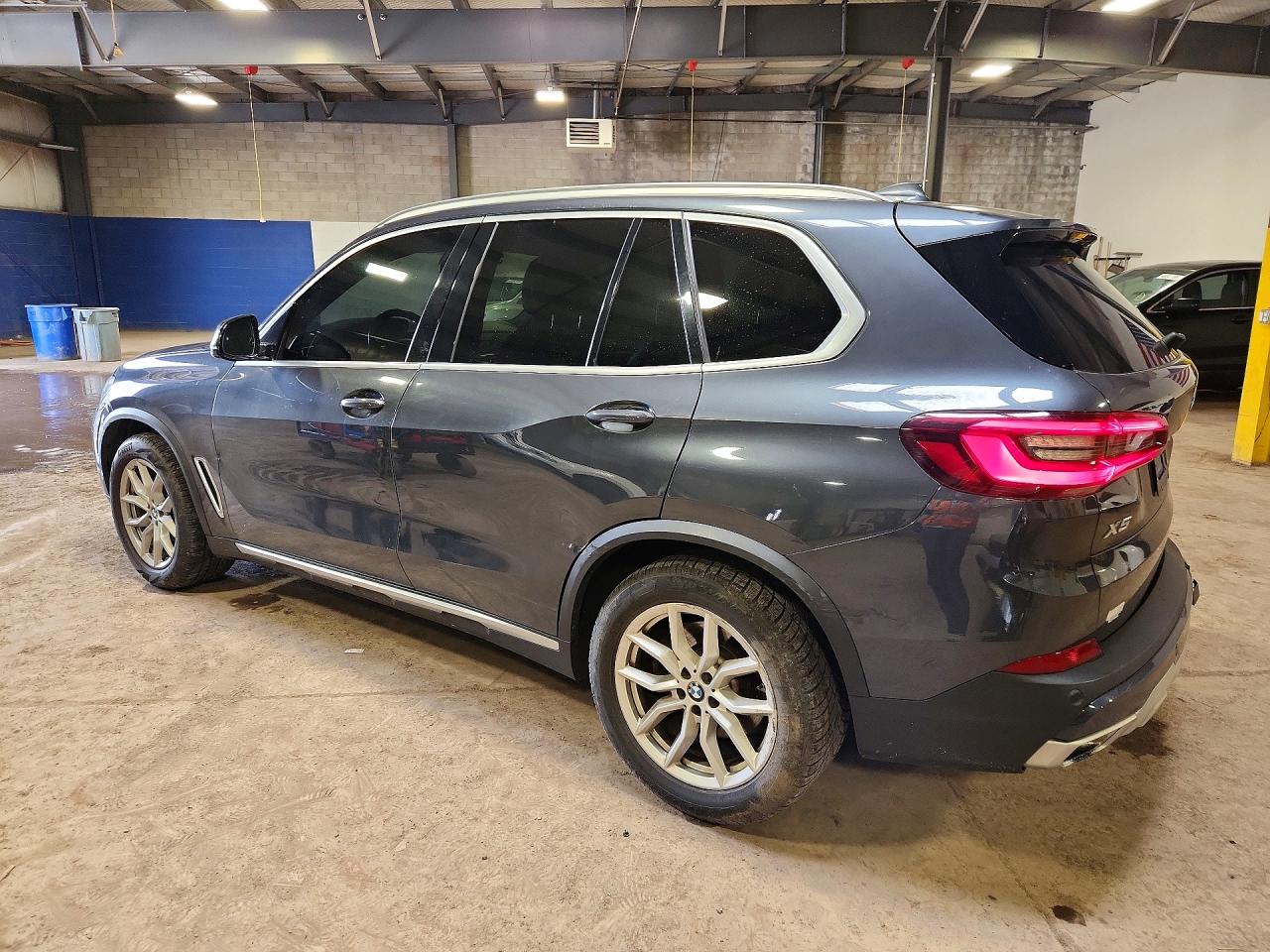 2021 BMW X5 VIN 5UXCR6C06M9D87075 photo 2