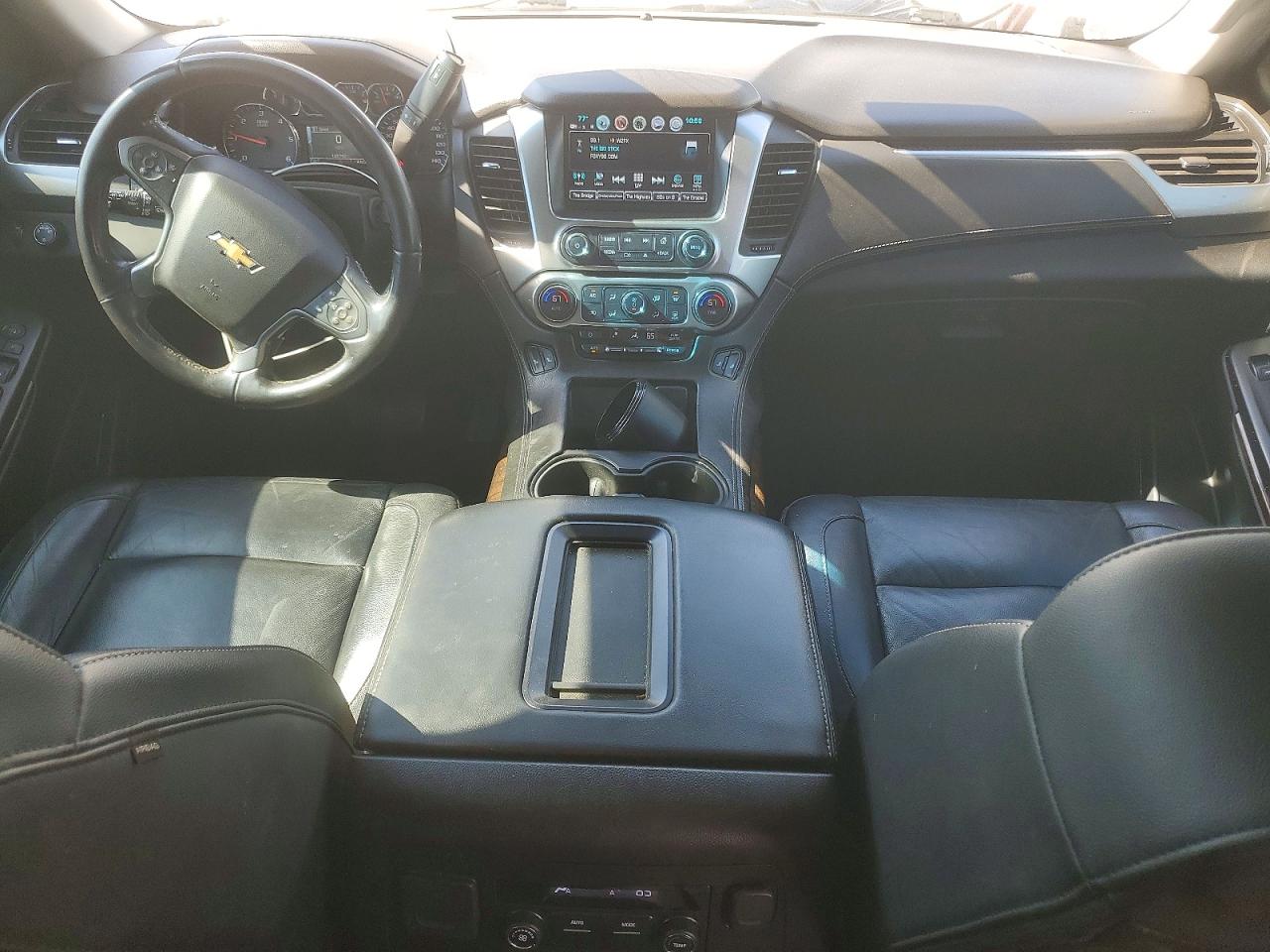 2019 Chevrolet Suburban VIN 1GNSKHKCXKR148090 photo 8