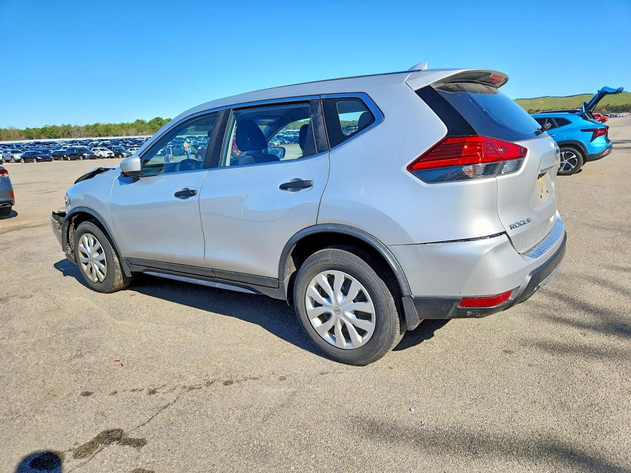 2017 Nissan Rogue VIN JN8AT2MV0HW258917 photo 2