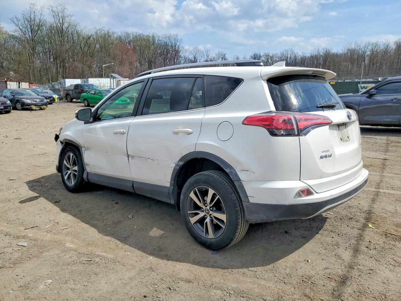 2018 Toyota Rav4 VIN JTMRFREV2JJ748081 photo 2